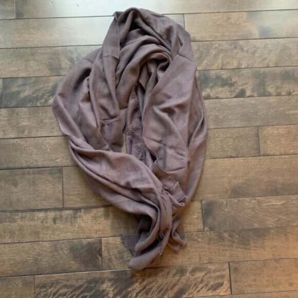 J;Crew Large Oblong Rayon Scarf - NEW - Picture 1 of 4